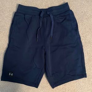 Men’s Fleece Under Armour Shorts- size M